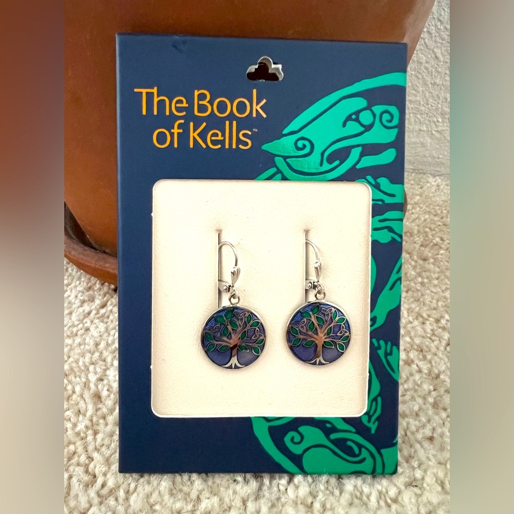 🌲NWT Book of Kells earrings